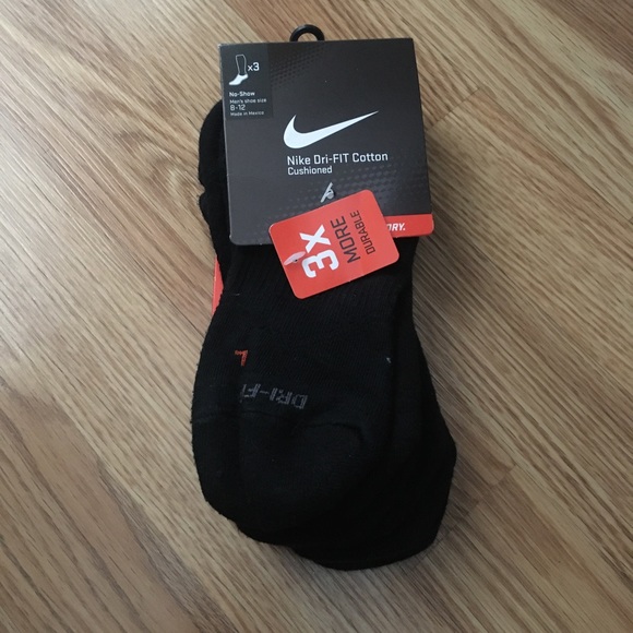 nike socks with l and r